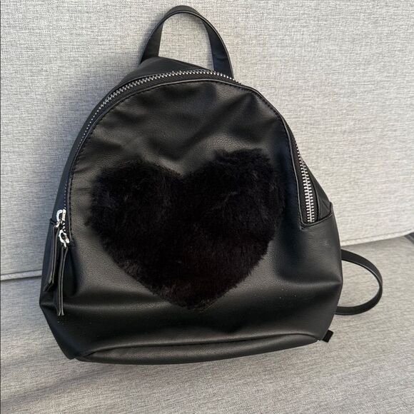 🎉Last Deal 🎉Target Black Faux Fur Heart Backpack - Picture 1 of 5